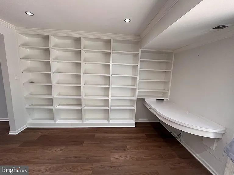 5633 Independence Cir — Photo 13
