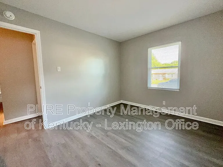 2408 Shandon Dr — Photo 17