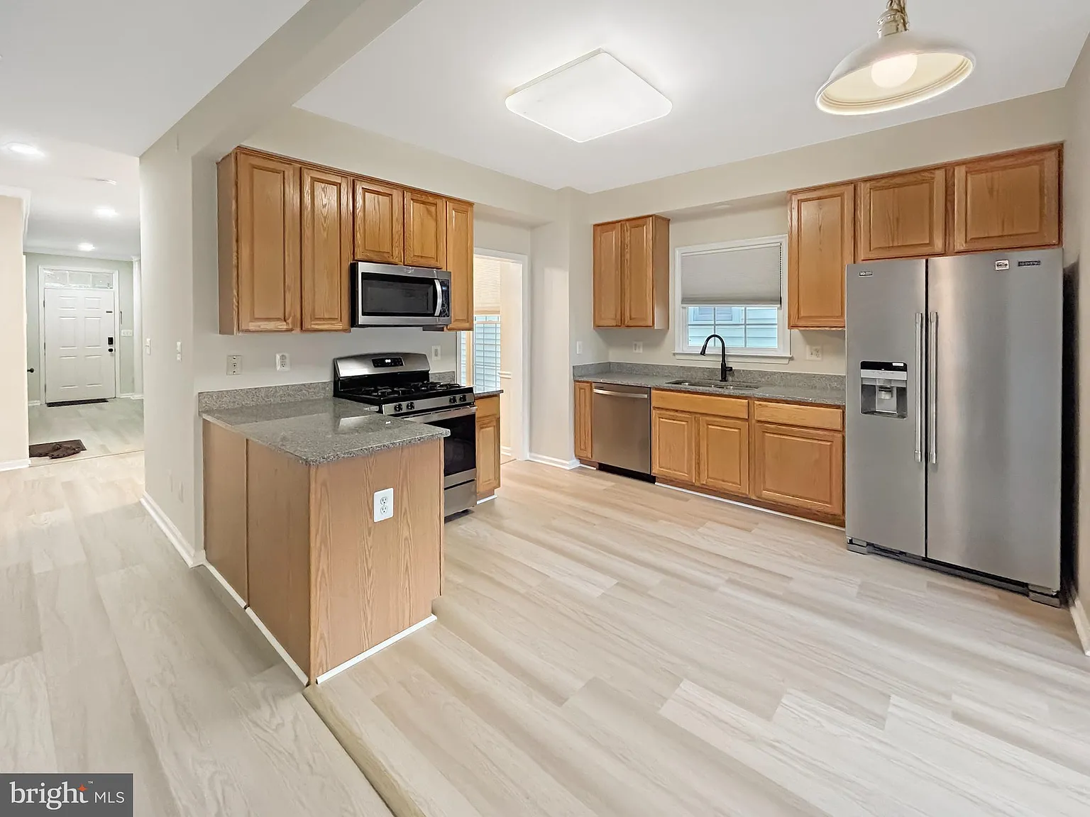 5 bed, 2.5 bath, 2936 sqft, $3,999 — Photo 3