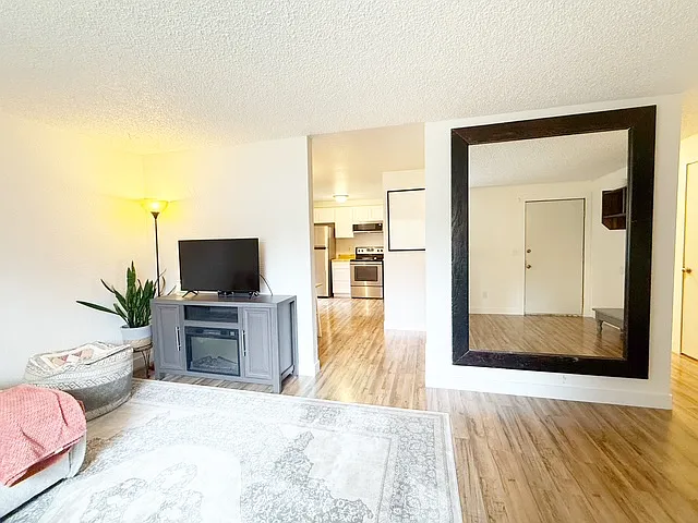 7015 East Van Buren Street - 1 — Photo 4