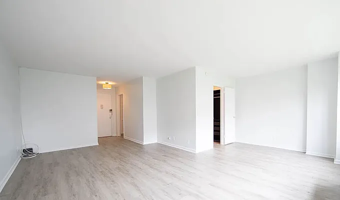 160 West End Avenue #7M in Lincoln Square, Manhattan