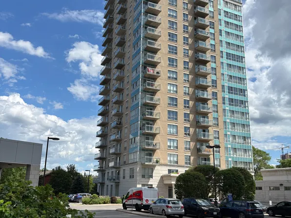 90 Landry St #1906, Ottawa, ON K1L 0A9