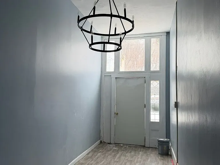 320 Main St — Photo 7