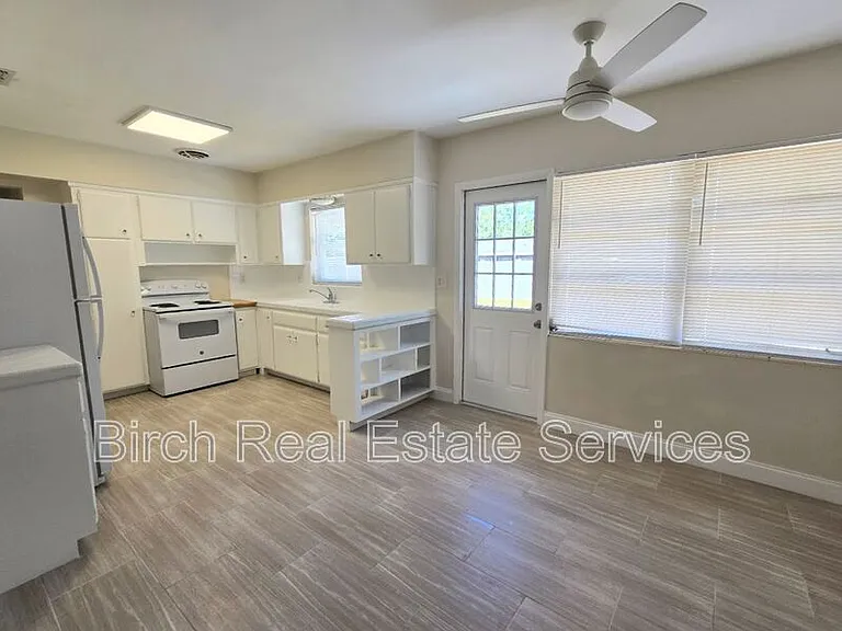 1406 Lemon St — Photo 4