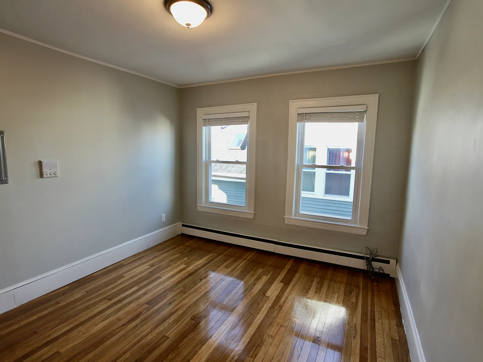 2 bed, 800 sqft, $2,400 — Photo 2