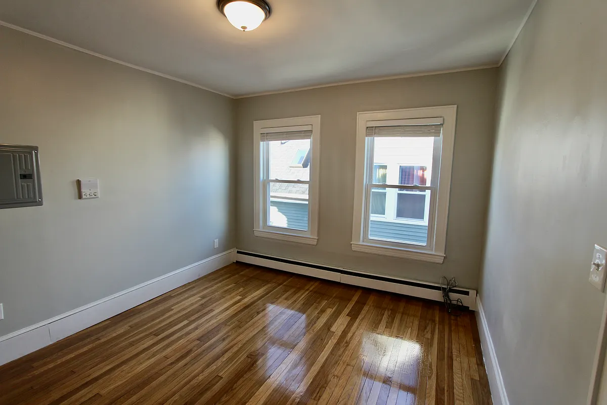 Building Photo - 53-55 Estes St #3