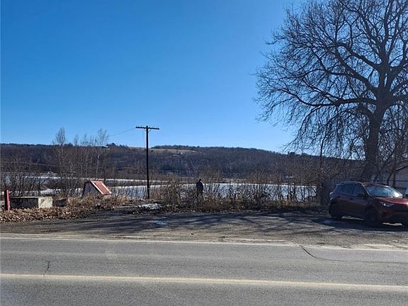 4th image of 430 Main St