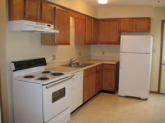 2nd image of 4933 Mercedes Dr