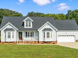 1601 Creekview Dr, Clayton, NC 27520