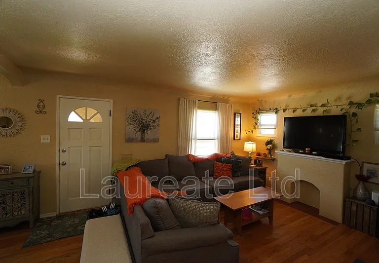 161 E Eastman Ave — Photo 4