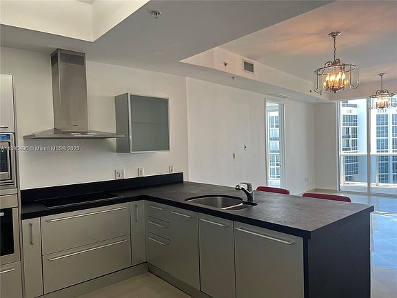 5th image of 18201 Collins Ave #5407
