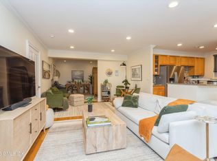 3 Putnam Hl APT 2G, Greenwich, CT 06830