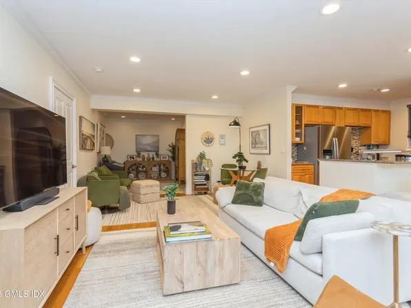 3 Putnam Hl APT 2G, Greenwich, CT 06830