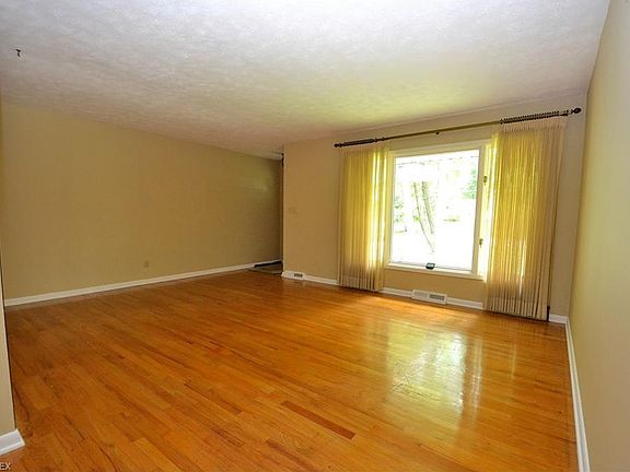 4th image of 176 Forestwood Dr