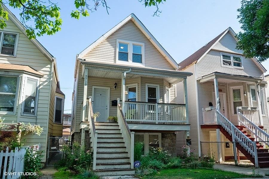 1st image of 2710 W Fletcher St #2