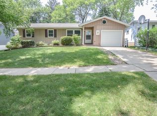 260 Alma Dr NW, Cedar Rapids, IA 52405