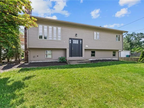 64 Waverly St, Warwick, RI 02889