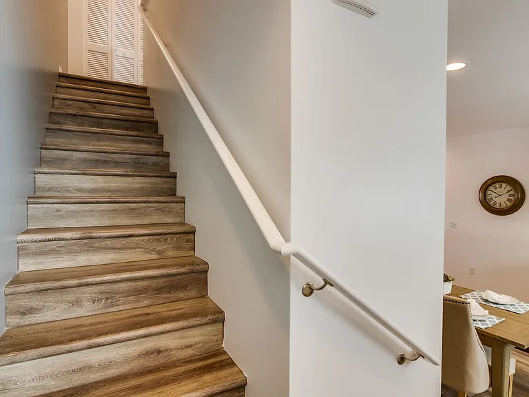 2902-2912 Jarvis Street — Photo 13