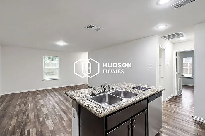 2818 Brigham Ln — Photo 5