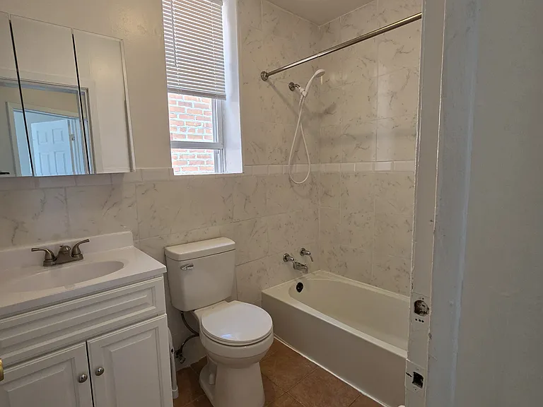 1366 E 58th St #3 — Photo 26