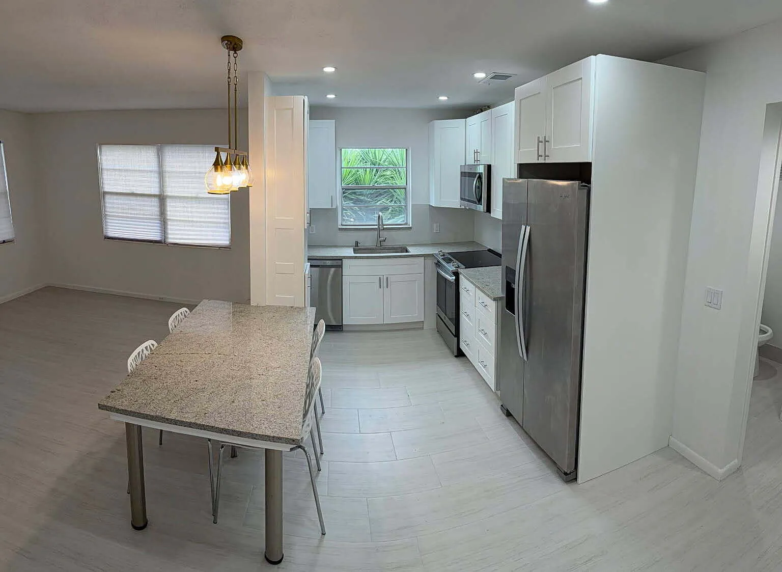 1 bed, 1.5 bath, 700 sqft, $1,600 — Photo 2