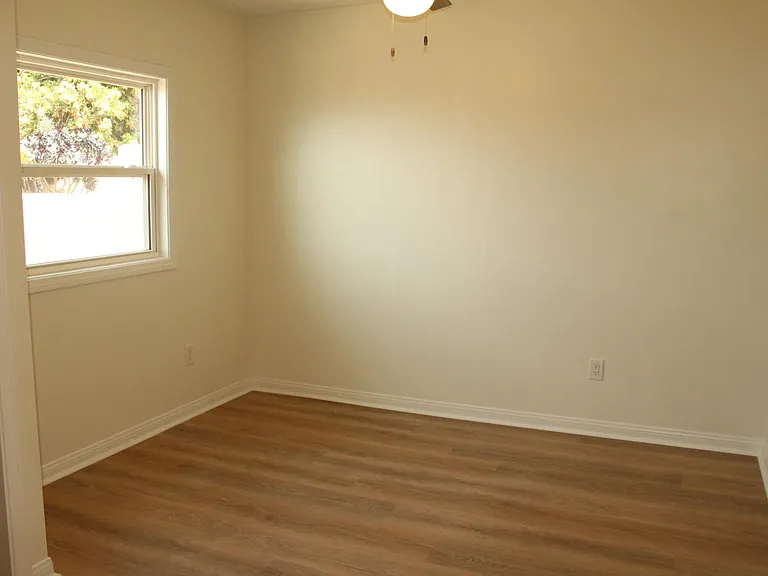 1562 Linwood St — Photo 27