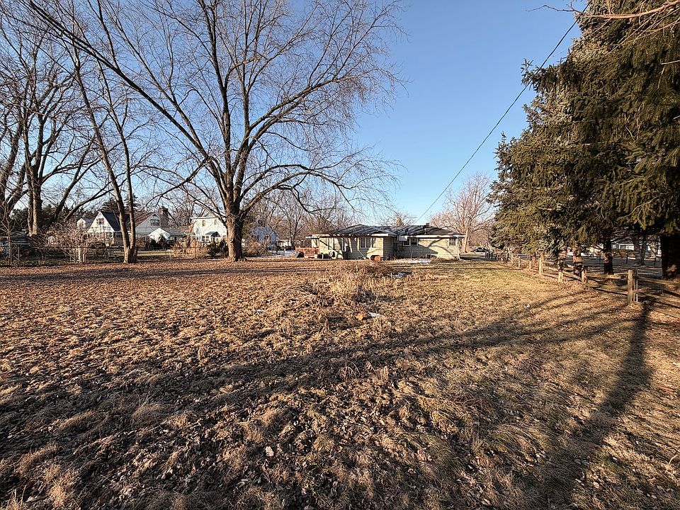 2nd image of 318 William St
