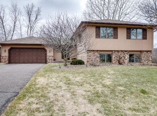 1044 Wedgwood Ln S, Eagan, MN 55123