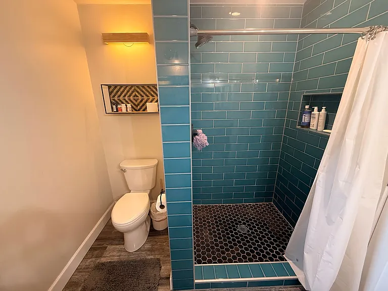 2421 Chase St — Photo 10