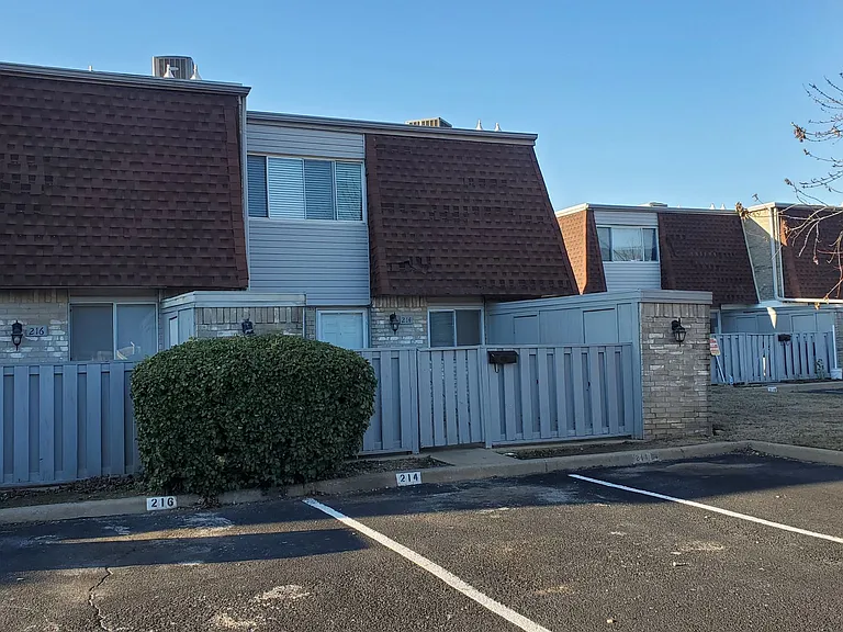 216 Justin Dr — Photo 1