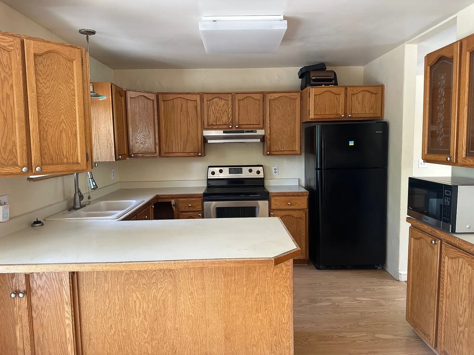 4 bed, 1938 sqft, $2,700 — Photo 3