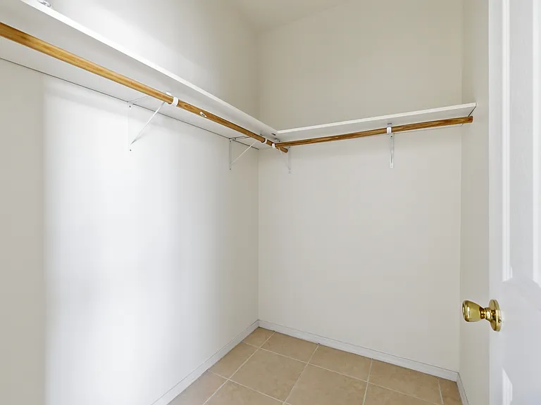 512 W Brown St — Photo 7