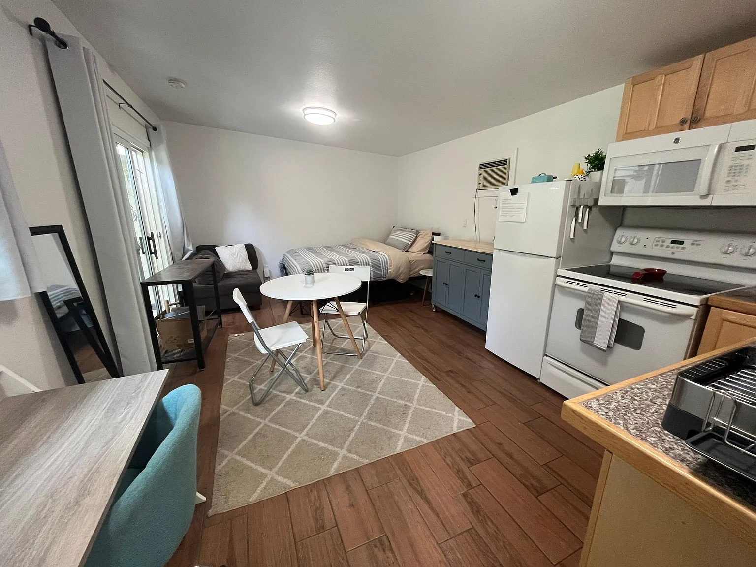 Studio, 400 sqft, $1,095 — Photo 2