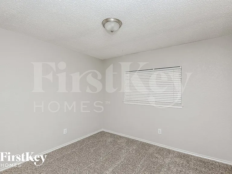 10125 Chapel Hill Ct — Photo 13