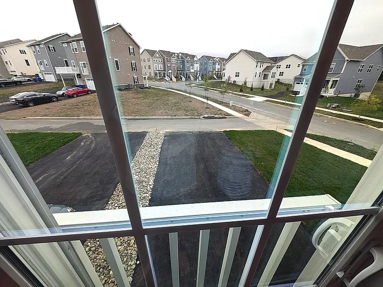 723 Kalmar Ln — Photo 12