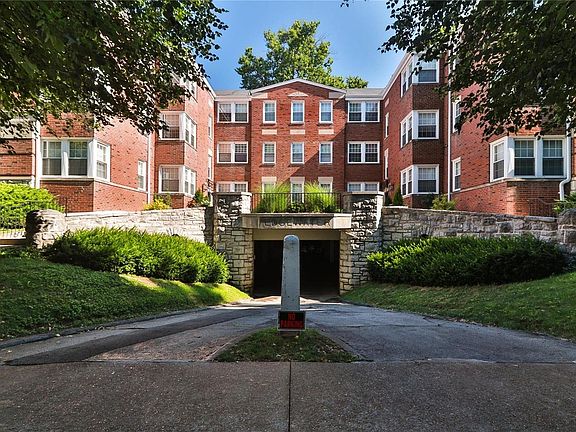 3rd image of 7561 Oxford Dr APT 2N