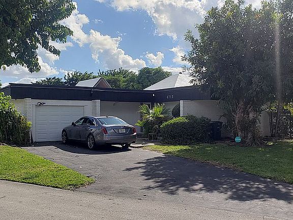 2nd image of 4713 Holly Dr