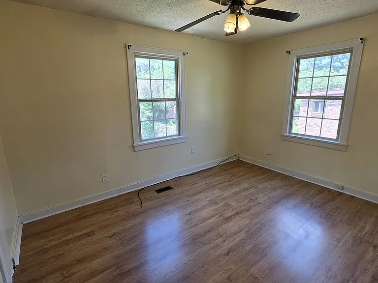 1712 Pinewood Dr — Photo 7