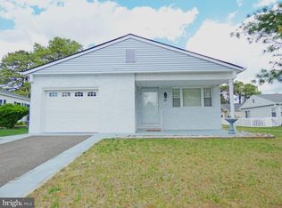 99 Selkirk Ave, Toms River, NJ 08757