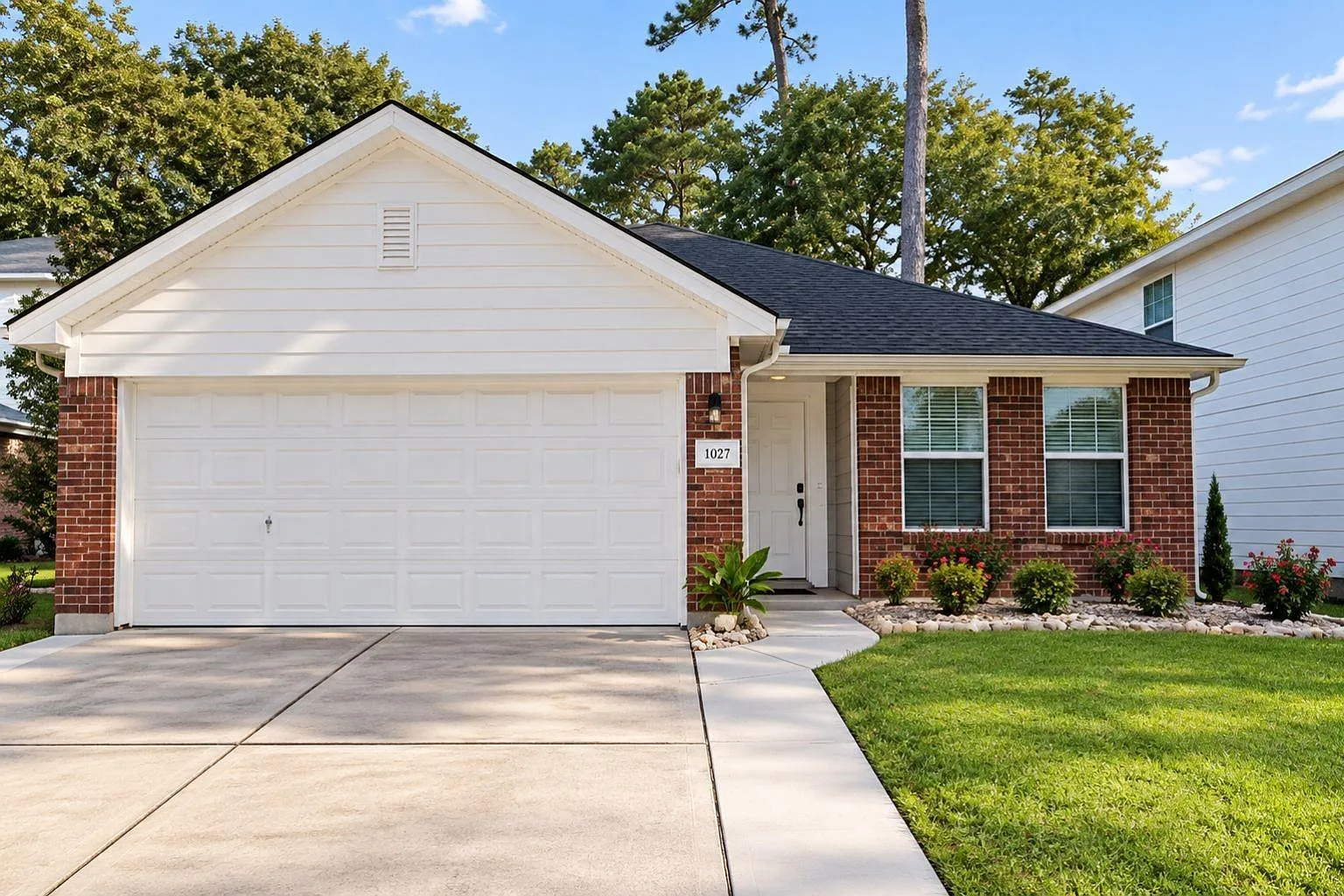 3 bed, 2.0 bath, 1420 sqft, $2,250 — Photo 1