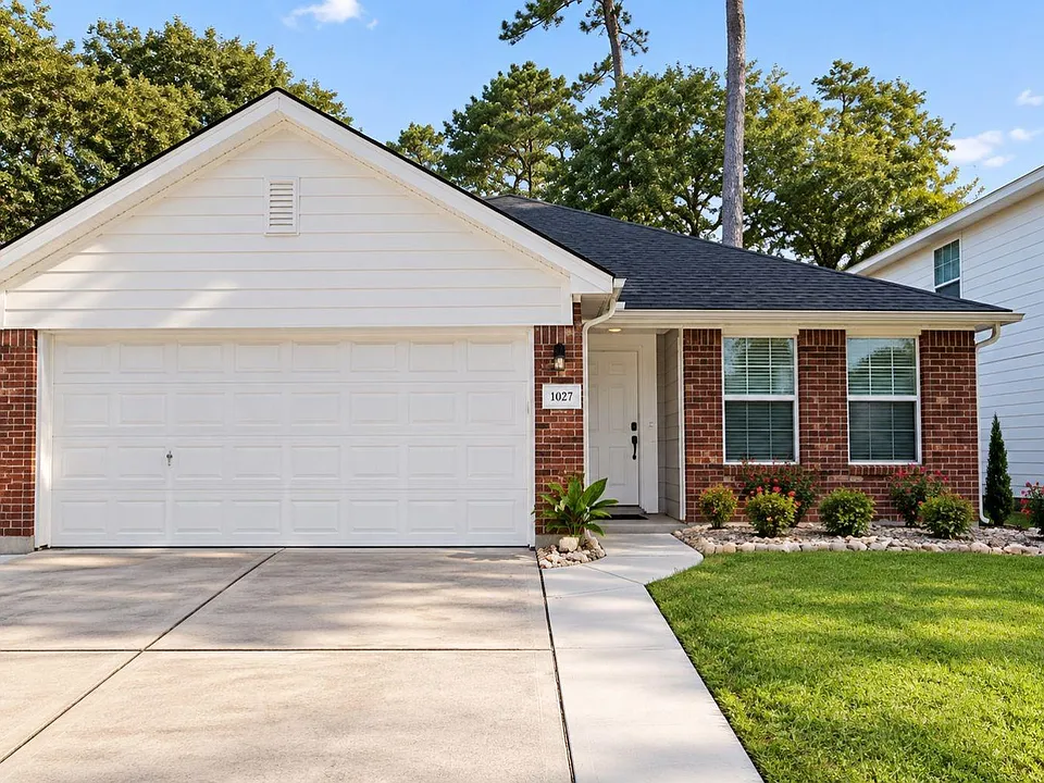 15 Thicket Grove Pl