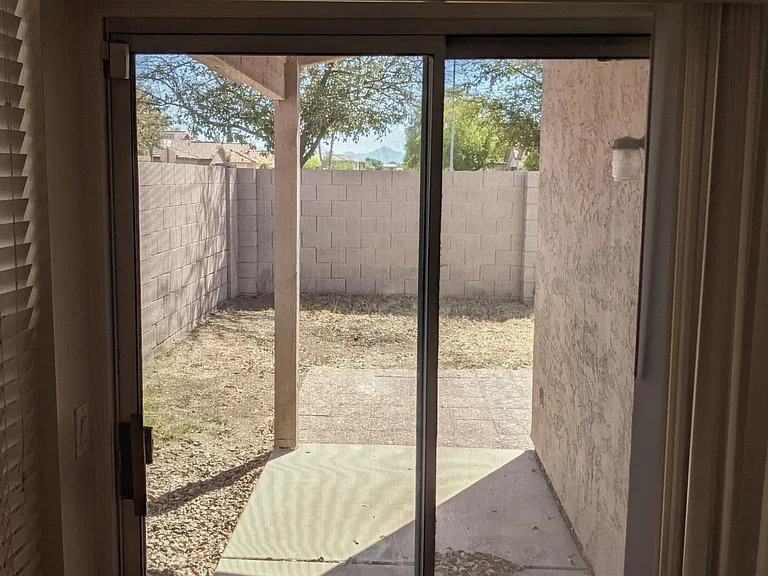 1942 E Aire Libre Ave — Photo 33