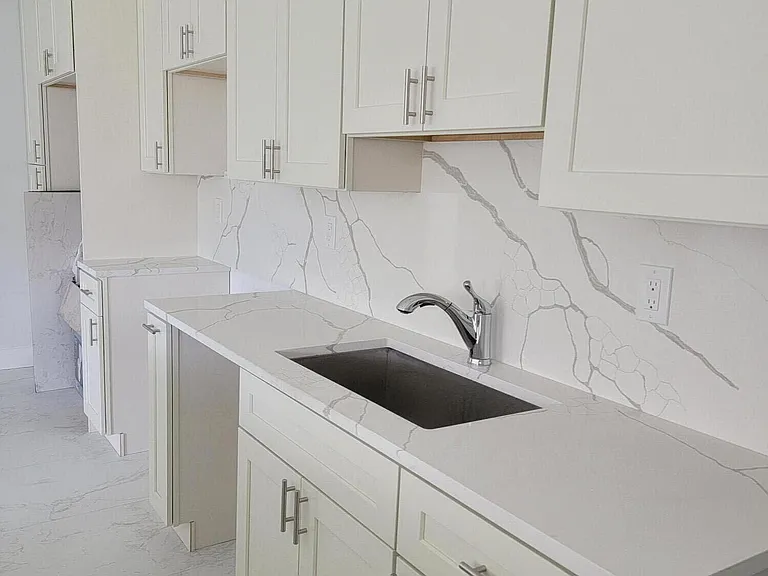 240 SW 7th St #9 — Photo 5