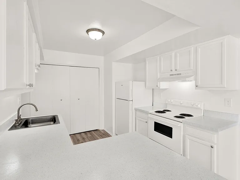 Riverside Townhomes — Photo 18