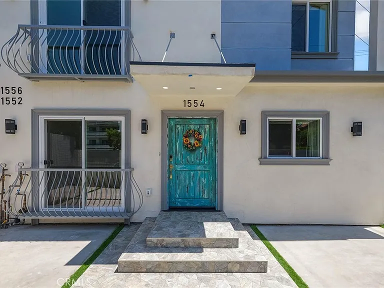 1554 Bundy — Photo 3