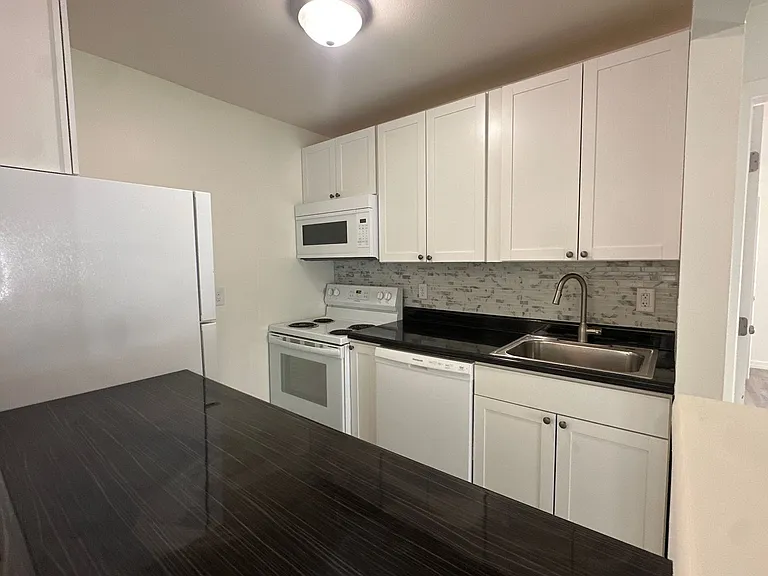 University Park Apartments near Cornell University — Photo 233