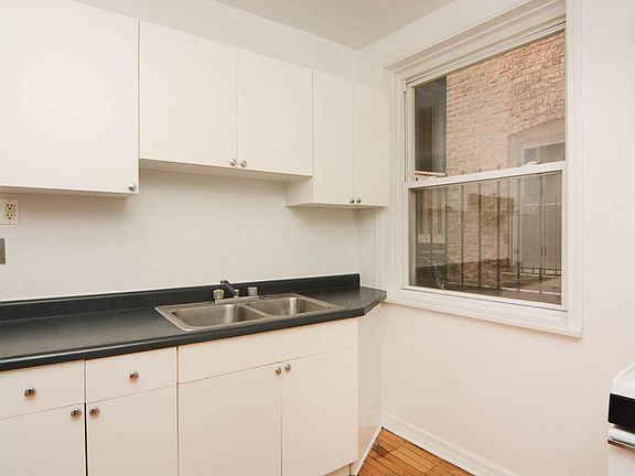 3rd image of 3034 W Wellington Ave #2