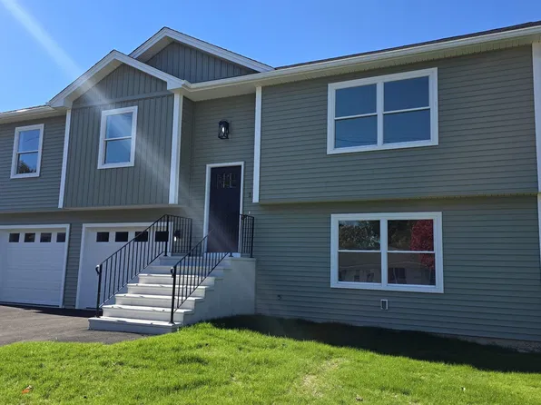 12 Willow St, Chicopee, MA 01020