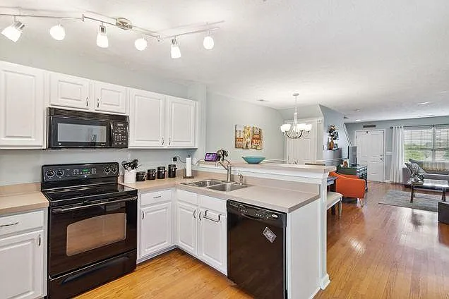 510 Shadow Glen Dr — Photo 12