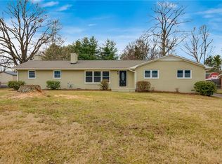 3423 Greenhill Dr, High Point, NC 27265